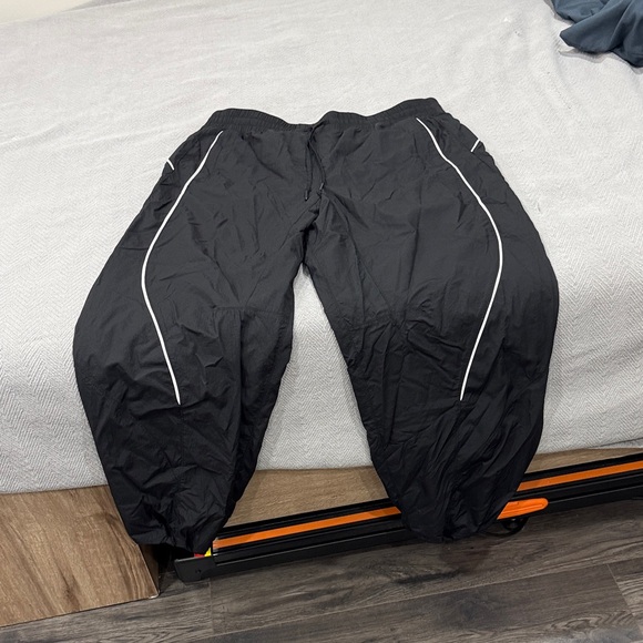 lululemon athletica Pants - lululemon athletica Black Licensed to Train Mid-Rise Lightweight Joggers